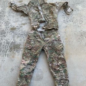 Issued multicam top and bottoms